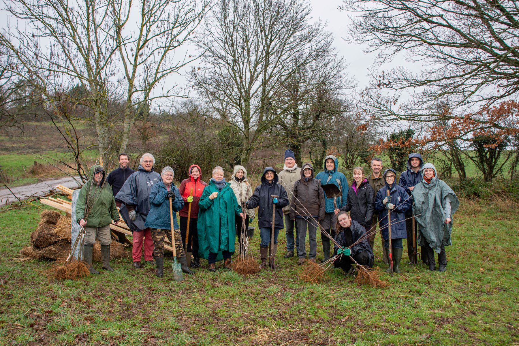 La LPO plante des arbres fruitiers dans l'Allier