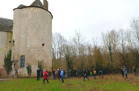 Des bottes, de l’eau, des découvertes insolites et des oiseaux au Château d'Acquembronne.